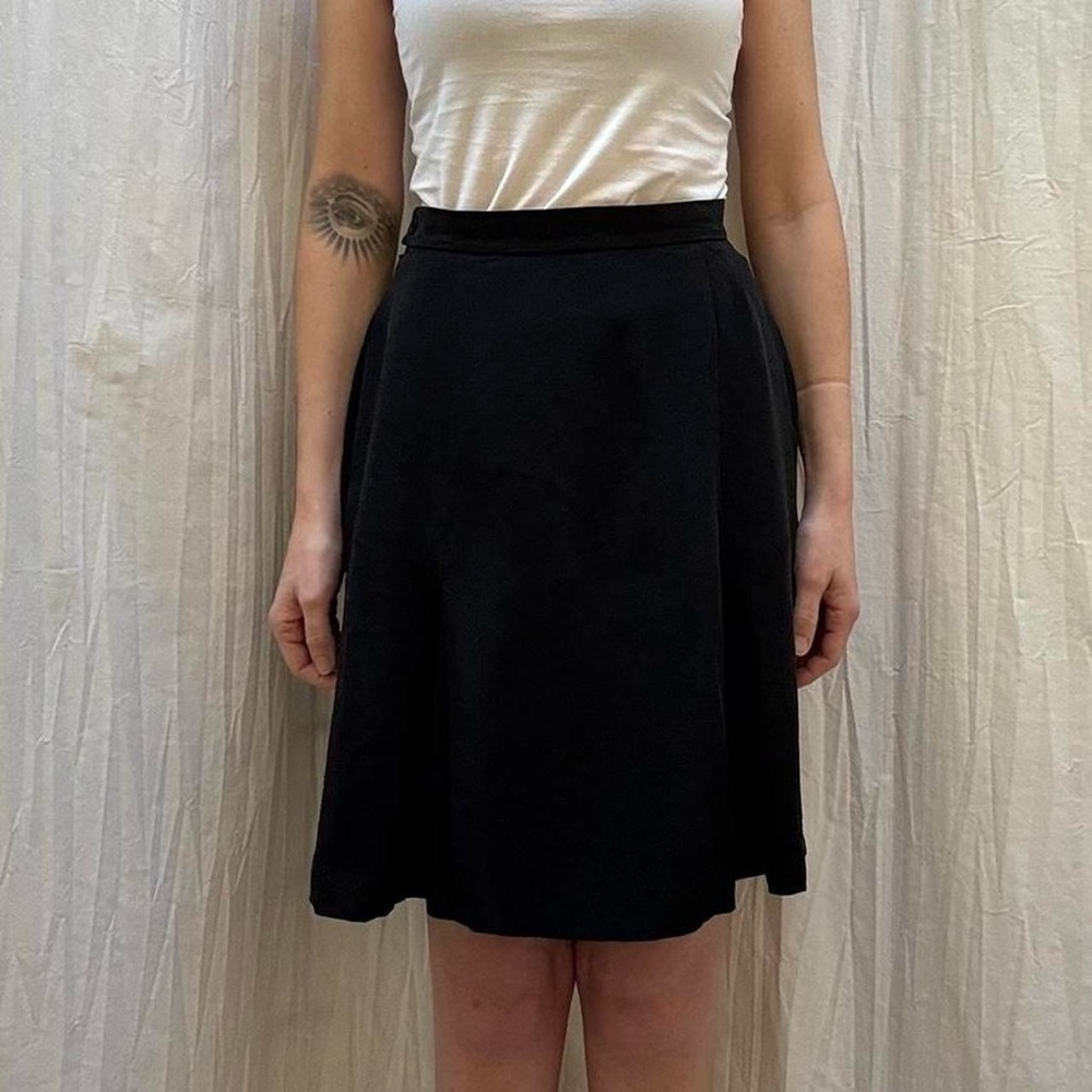 Black Silk Pleated At The Knee Skirt Vintage 90s Academia Coquette‎